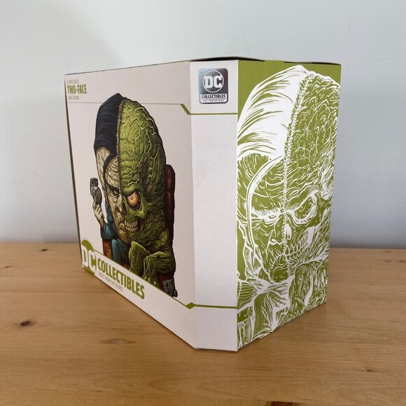 DC Collectibles Artists Alley Two-Face Vinyl Figure By James Groman - Picture 2 of 7